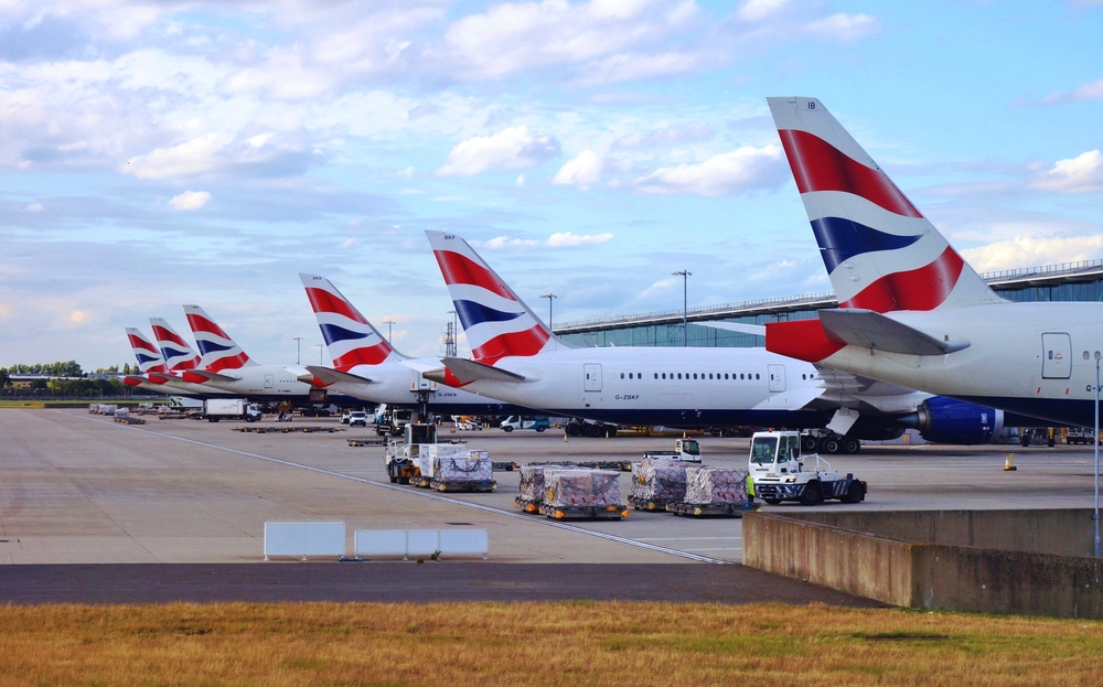 British Airways is to cancel more than 300 flights to and from Heathrow over the Easter holiday period due to strikes by airport security staff.