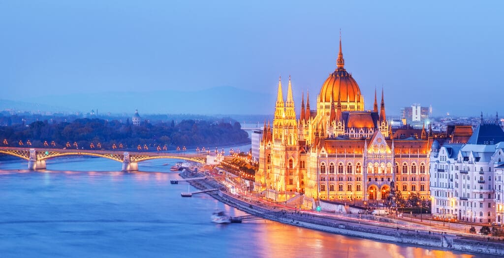 Budapest,,Hungary.,Night,View,On,Parliament,Building,Over,Delta,Of