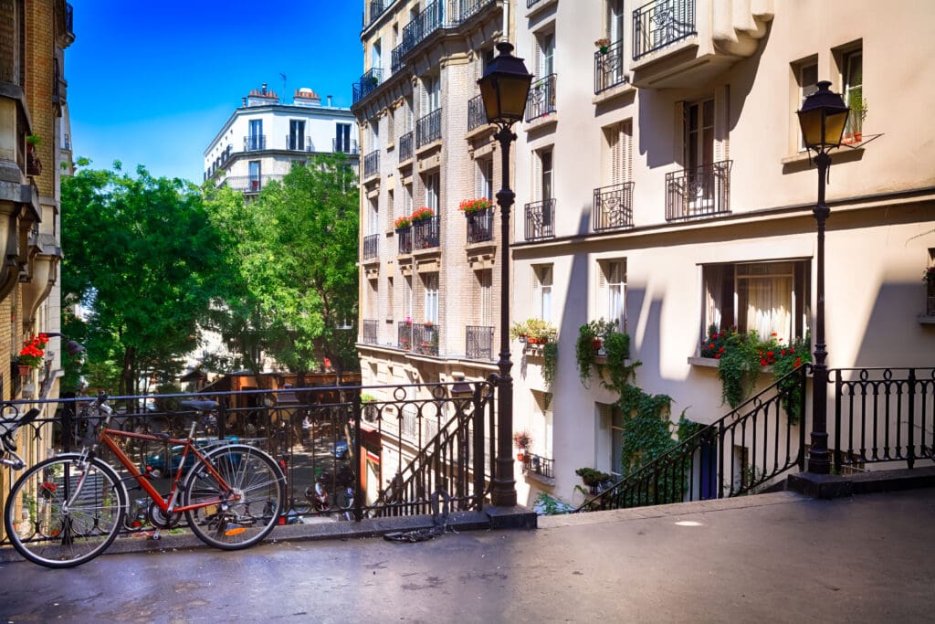 The modernist olive-green building, clad in pre-weathered zinc (by French architects Petitdidierprioux) hugs an ample space on the relatively small Rue Cadet, a street named after Jean and Jacques Cadet, master gardeners who once supplied the royal court with produce during the reign of Charles IX.