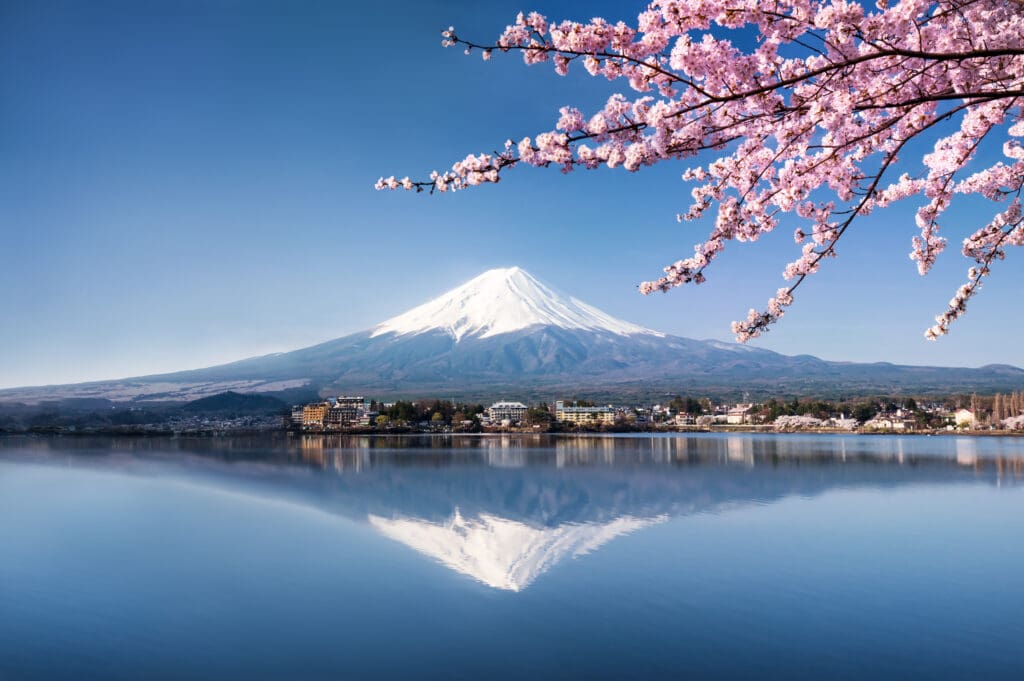 Mount,Fuji,At,Lake,Kawaguchiko,During,Spring,Season,,Yamanashi,Prefecture,