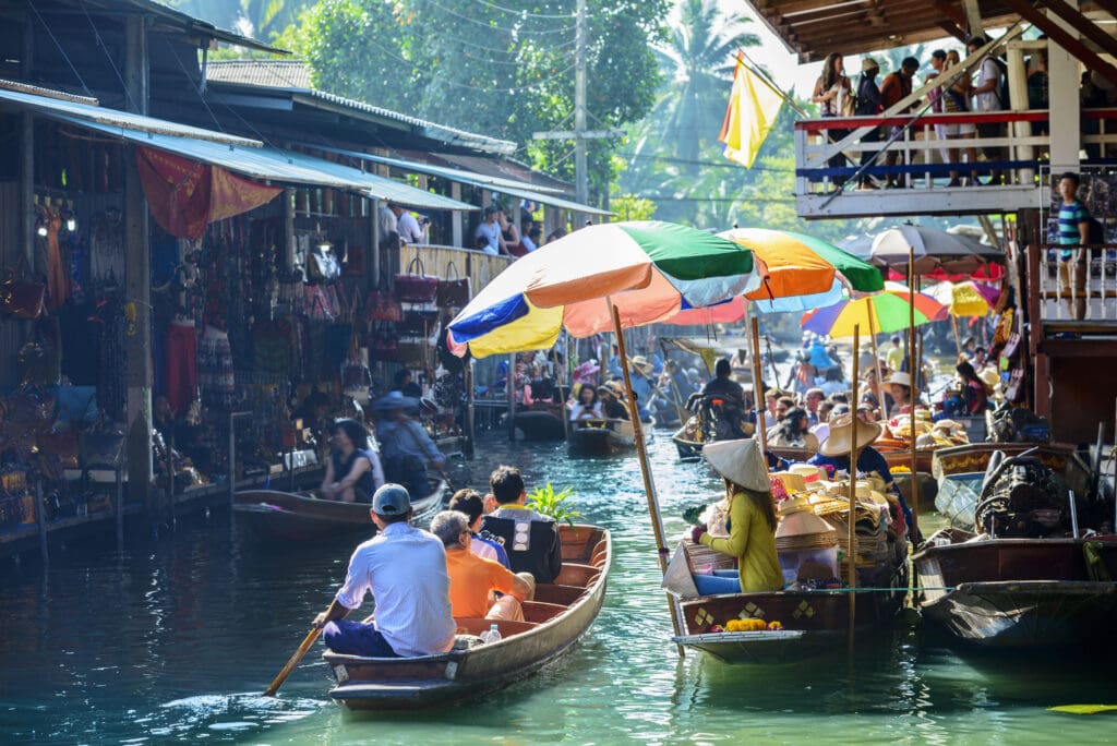 Damnoen,Saduak,Floating,Market,,Tourists,Visiting,By,Boat,,Located,In