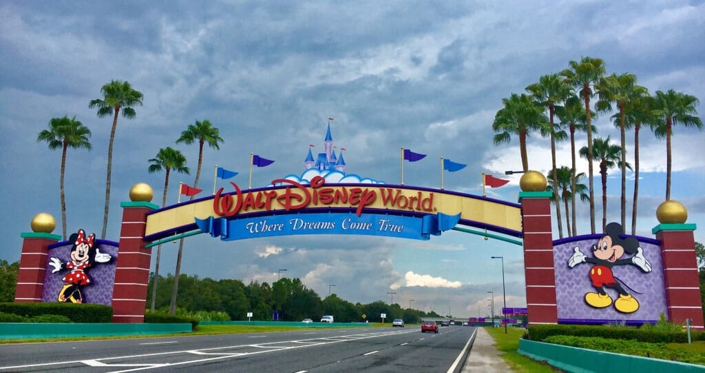 Orlando,,Florida,,Usa,-,July,29,,2016:,Entrance,Of,Walt