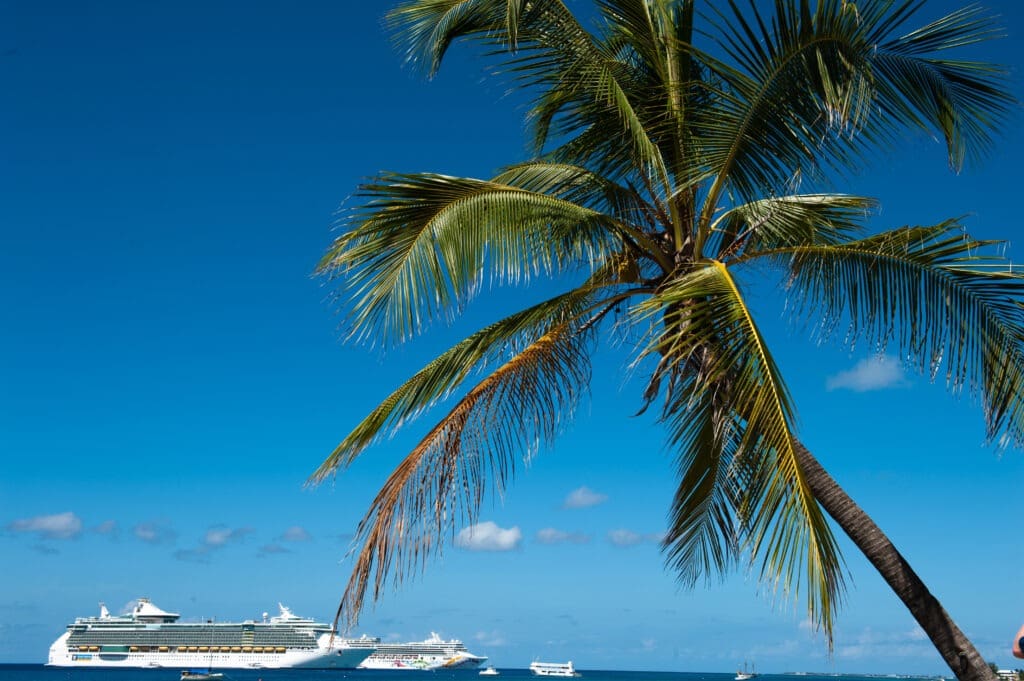 George,Town,,Cayman,Islands,-,November,3:,Cruise,Ships,Anchored
