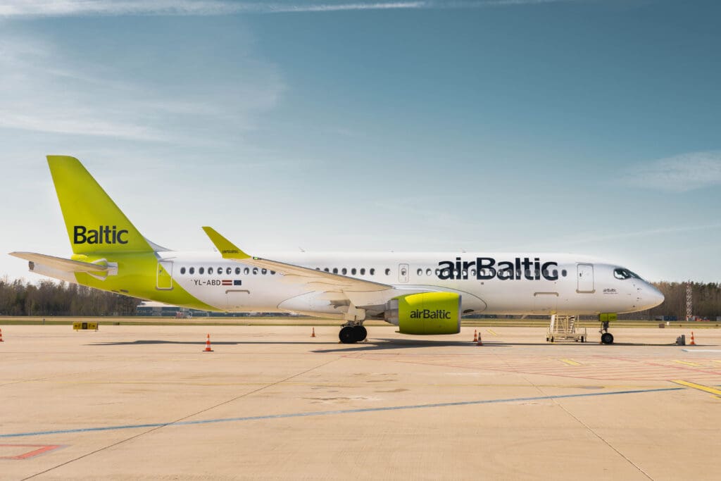 airbaltic-airbusa220-1