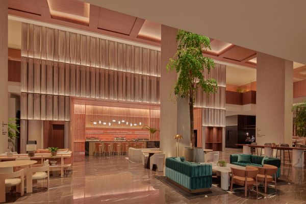 TravMedia_United_Kingdom_medium-sized_1652270_Amara_Singapore_Lobby