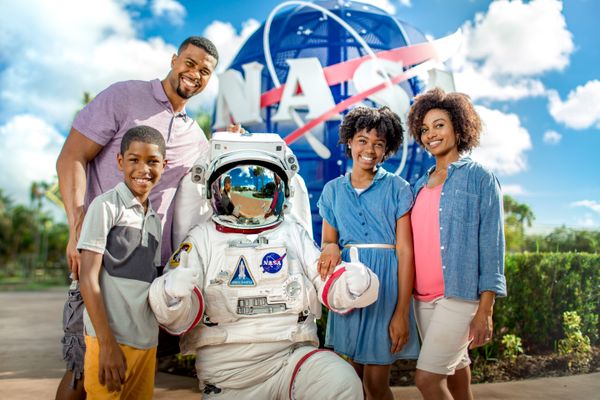 TravMedia_United_Kingdom_medium-sized_1653309_Courtesy-of-Kennedy-Space-Center_Entrance_Meatball_Space_Person_Family_Four_Pack_012019