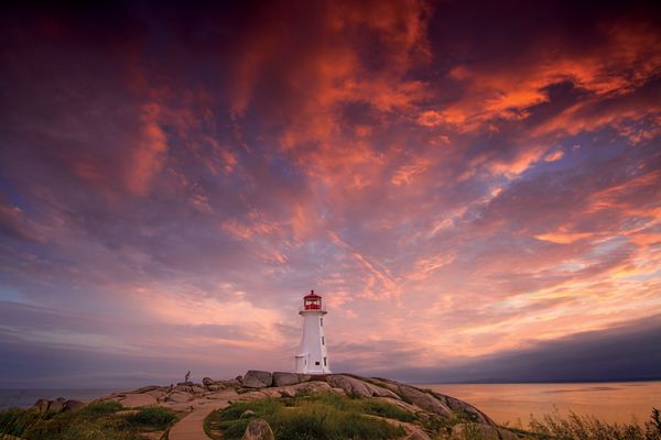 TravMedia_United_Kingdom_medium-sized_1654980_Peggys_Cove_Sunset