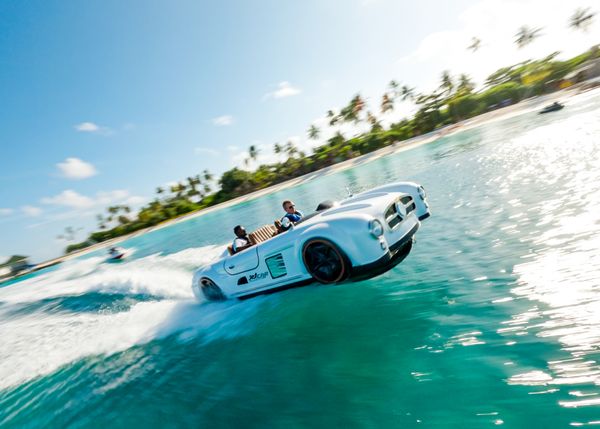 TravMedia_United_Kingdom_medium-sized_1656733_SW_jet_Car_