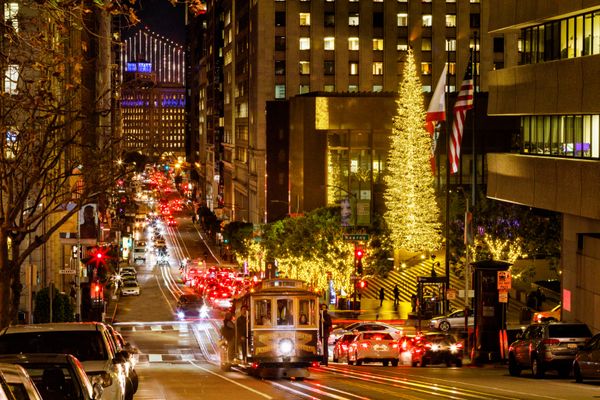 TravMedia_United_Kingdom_medium-sized_1657482_California-Street-Holiday