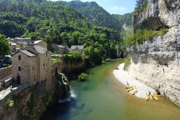 TravMedia_United_Kingdom_medium-sized_1670220_On_Foot_Holidays_-_Gorges_du_Tarn_-_St_Chely