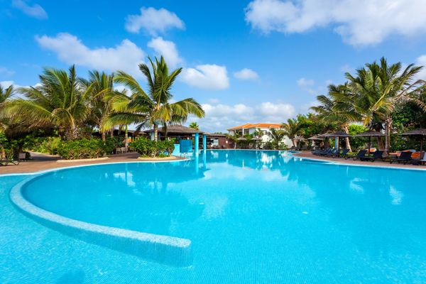 TravMedia_United_Kingdom_medium-sized_1670242_Melia_Tortuga_poolshot.jpg