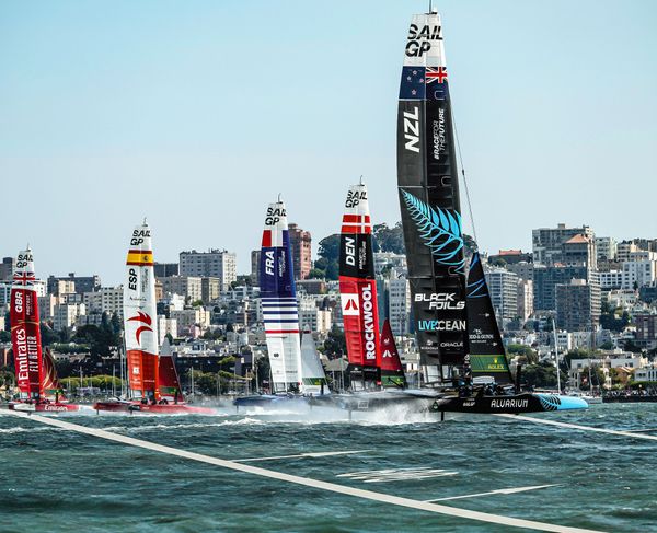 TravMedia_United_Kingdom_medium-sized_1670430_SailGP_Fleet_Liveline_CC_SailGP