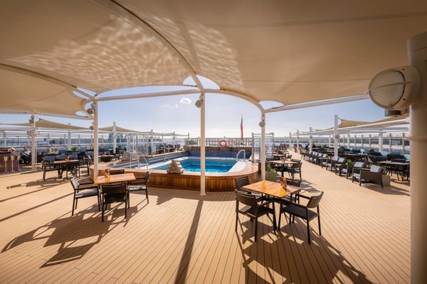 TravMedia_United_Kingdom_medium-sized_1671236_ISON_221011_Cunard_2528