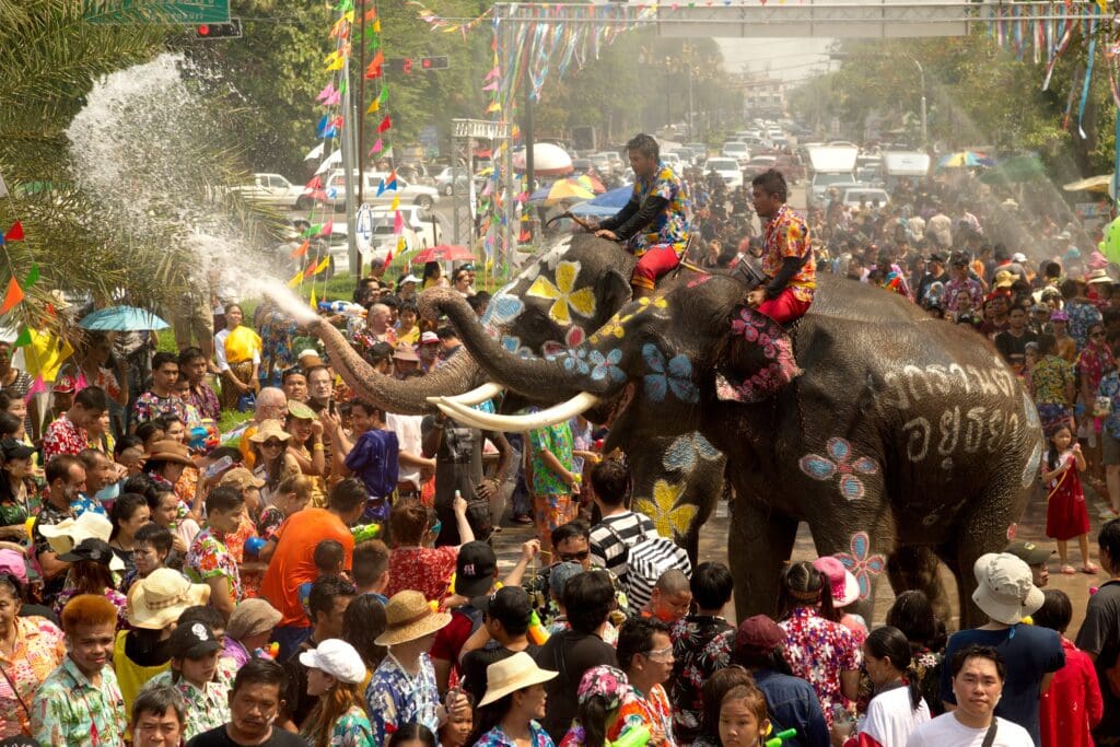 Ayutthaya,,Thailand,-,April,13,2018:,Thai,People,And,Traveler,Join