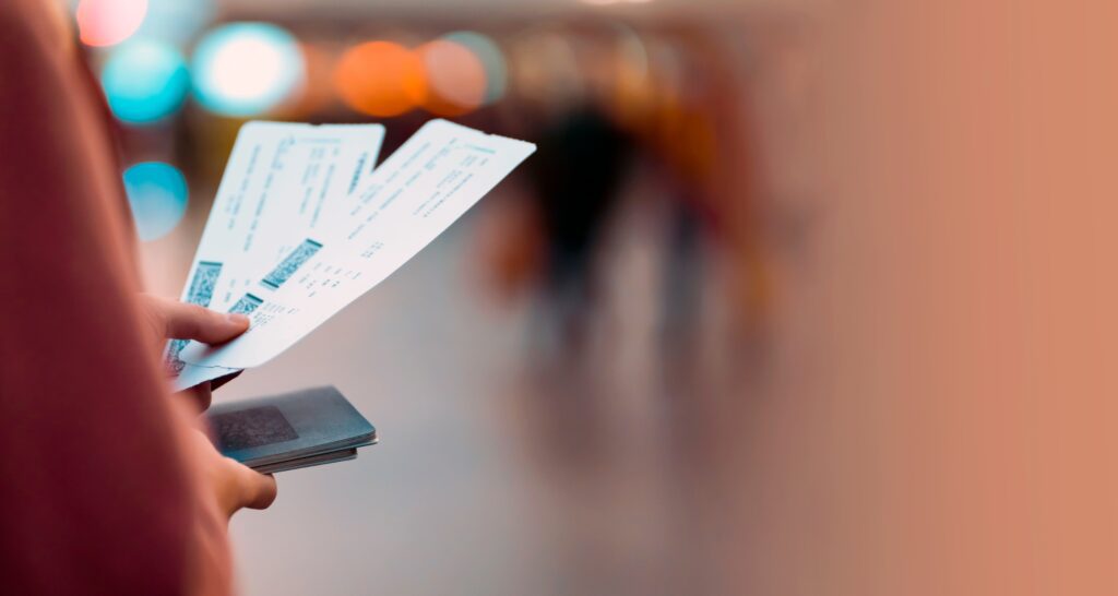 Airline passengers could soon benefit from cheaper tickets as the cost of jet fuel continues to fall, according to Willie Walsh, head of the International Air Transport Association (Iata).